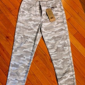 Levis high-rise super skinny cropped camo pants